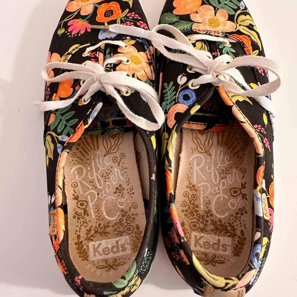 Last Chance: Keds x Rifle Paper Plimsolls Sneakers with Vibrant Floral Design - Picture 2 of 7